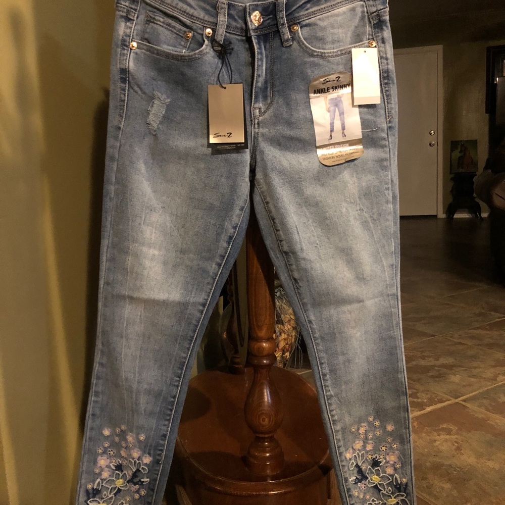 Seven7 Women's Skinny Jeans - Light Blue with Floral Embroidery